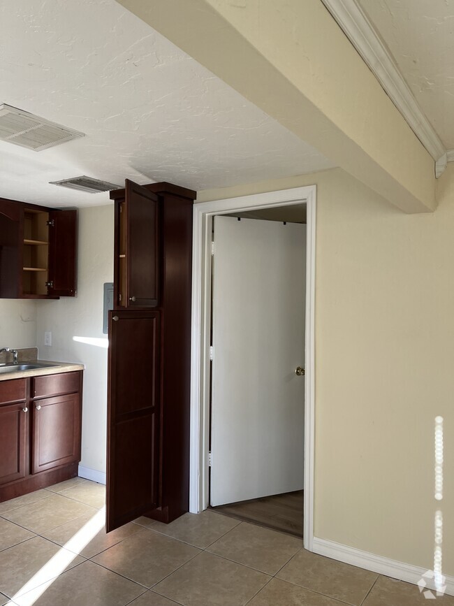 Building Photo - 3091 64th St SW Unit One bedroom apartment