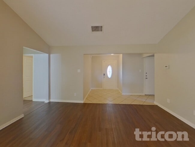 Photo - 6056 Birchhill Rd