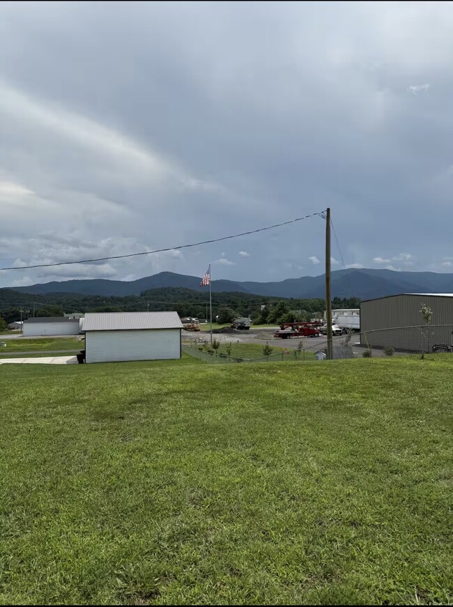 Photo - 4066 Crossmill Ln