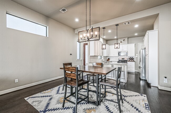 Photo - 5840 Darling St