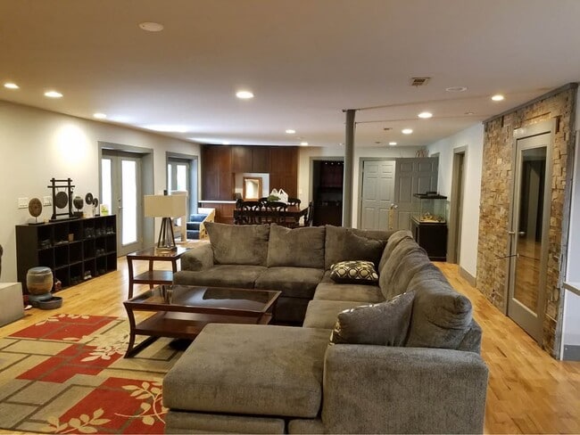 Building Photo - 7920 Netherlands Dr Rental