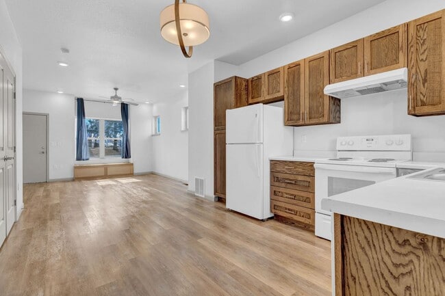 Photo - Townhome 3Bed 2Bath - Long Realty and Property Reality