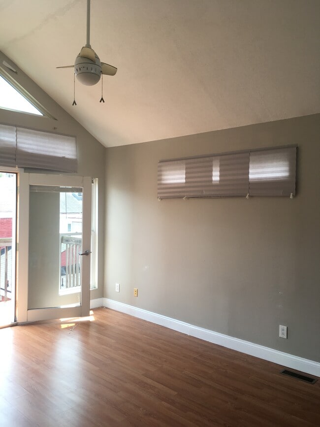 Photo - 1918 Larkins Way