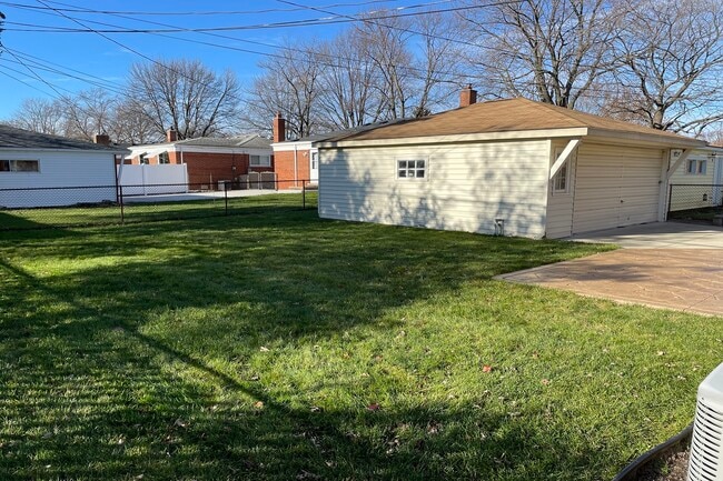 Photo - 29329 Rose St