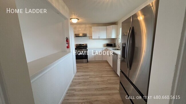 Photo - 842 N Las Palmas Dr