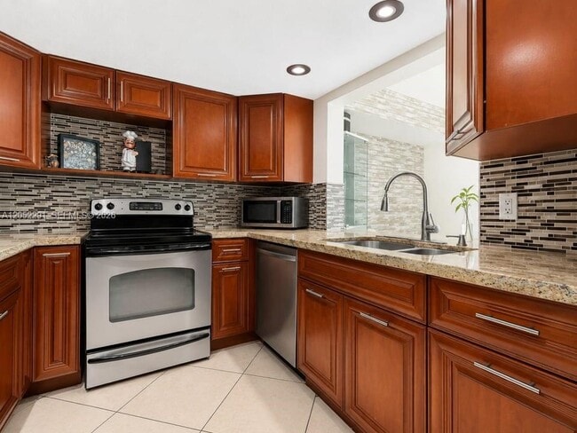 Building Photo - 2055 SW 122nd Ave Unit 418