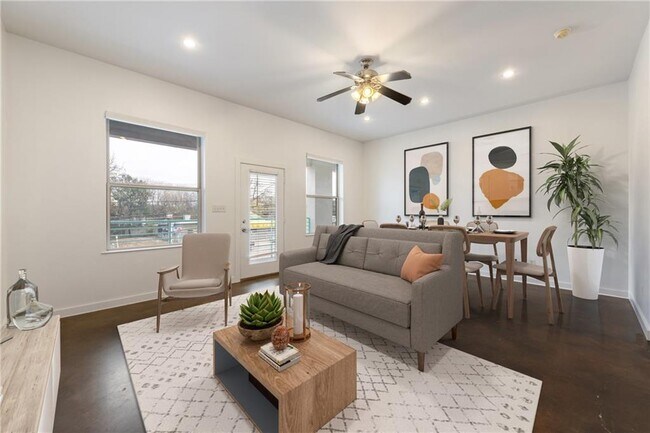 2601 E 7th St Unit 203