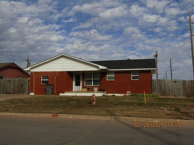 Photo - Very nice Home located in the Carrasland Area!