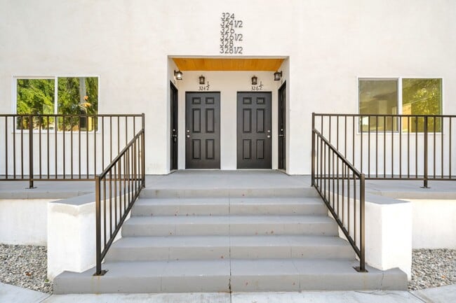 Building Photo - MUST SEE! Unit 328 1/2