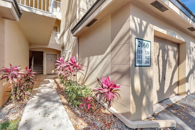 Building Photo - 2060 Greenview Shores Blvd Unit 304