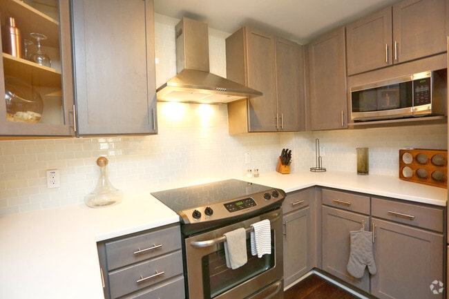 1BR,1BA,- 546 SF - Kitchen