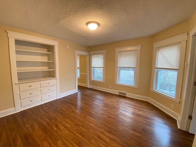 Building Photo - 255 County St Unit Apt 1