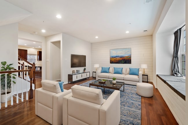 Photo - 220 Noble Woods Dr