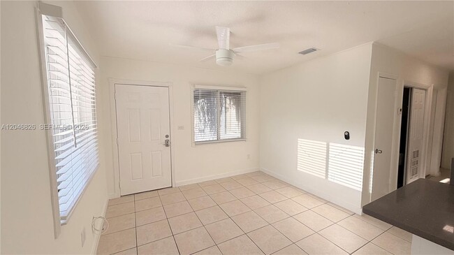 Building Photo - 2540 NE 181st St Unit 2542