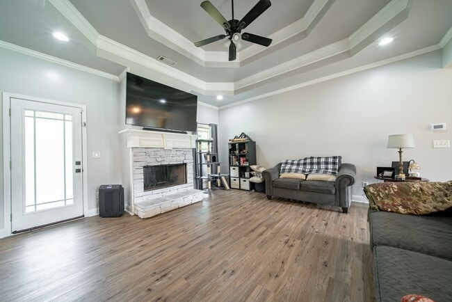 128 Lee Rd 2180