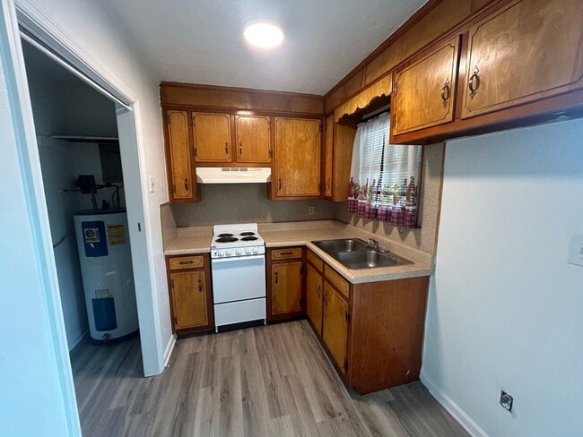 Photo - Flaming Manor Apartments Unit 5