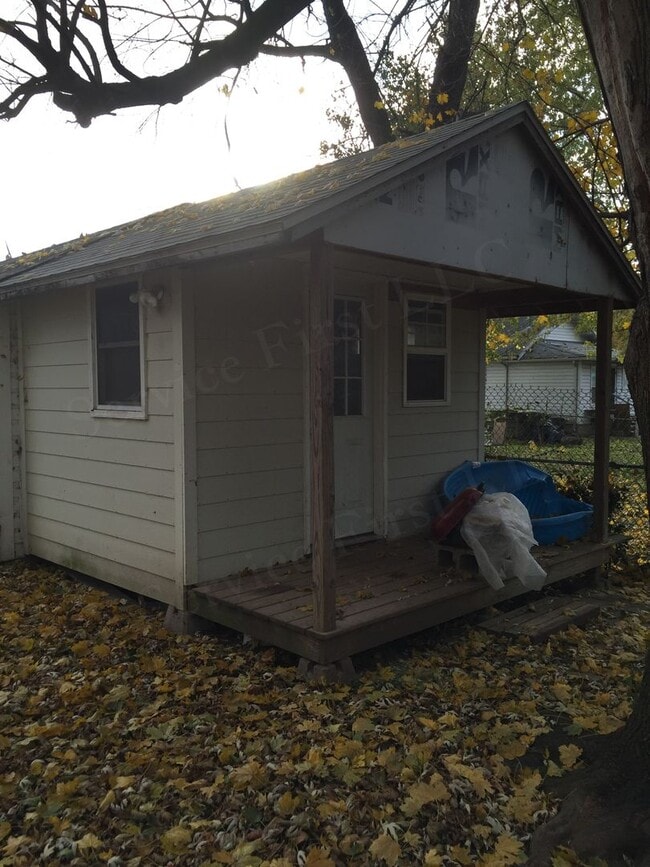 Photo - Very nice and LARGE 1 bed House for rent CLOSE TO MSU!