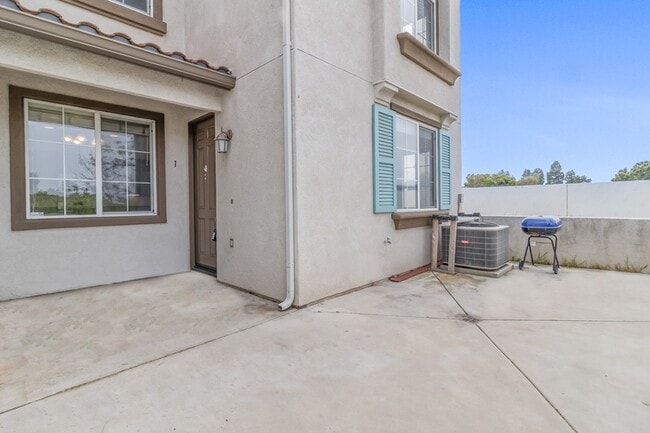 Photo - 308 Island Way