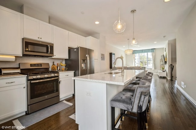 Photo - 850 Lexington Cir W