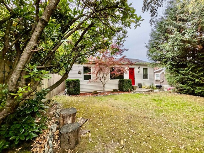 Photo - Darling 2 Bed 1 Bath 1940's Cottage Near M...