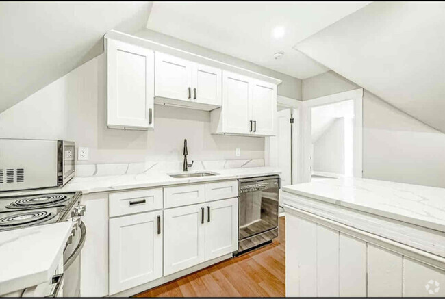 Building Photo - 34 William St Unit 3 Rental
