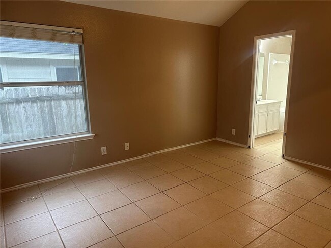 Photo - 1013 Great Britain Blvd