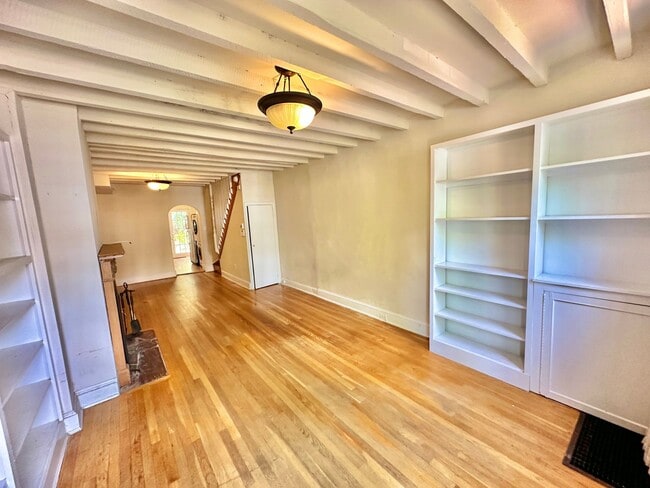 Photo - Glamorous Georgetown 2 Bedroom Historic Row Home with Patio