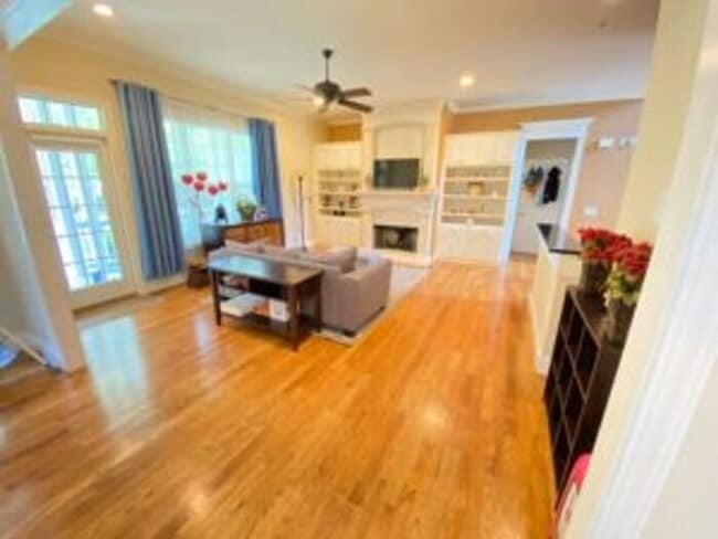 Photo - 200 N Cres Lake Way