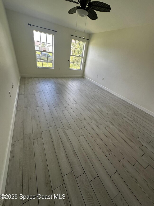 Photo - 930 Sable Cir SE