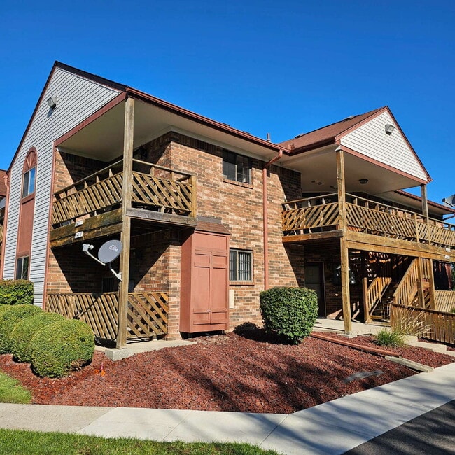 Building Photo - 1 Bedroom, 1 Bathroom Condo, 1st Floor and... Unit 15
