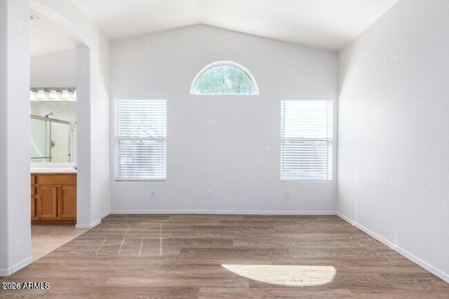 Photo - 2109 E Danbury Rd