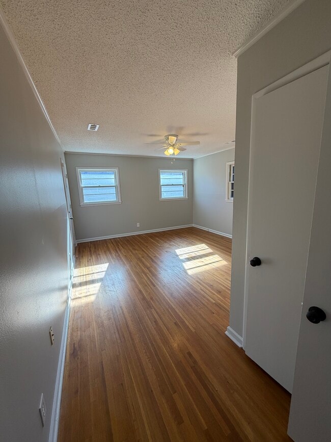 Photo - 5121 Lynbar Ave