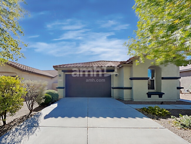 Building Photo - 221 W Vuelta Friso