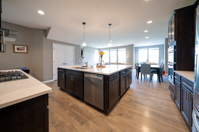 Photo - 725 Wildflower Ln