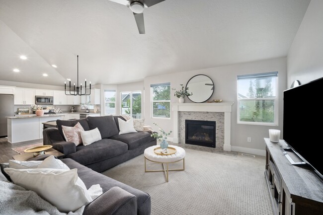 Building Photo - 707 W Ridgeline Dr