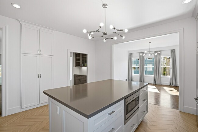 Photo - 2930 Washington St