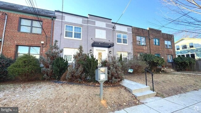 Building Photo - 709 Jackson St NE Unit 1 Rental