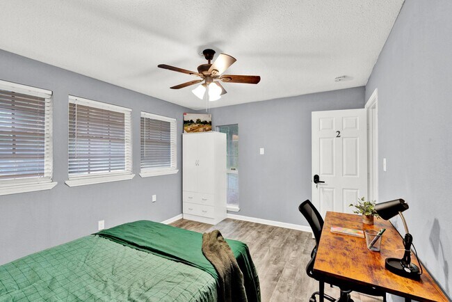 Photo - 5610 Haight St