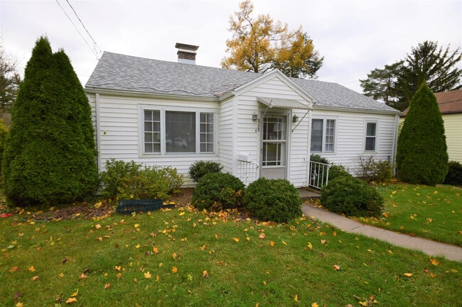 Building Photo - Professionals Only - 3 bedrooms 1 bath house