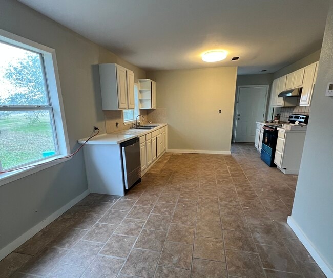 Photo - 850 NE Acc Rd