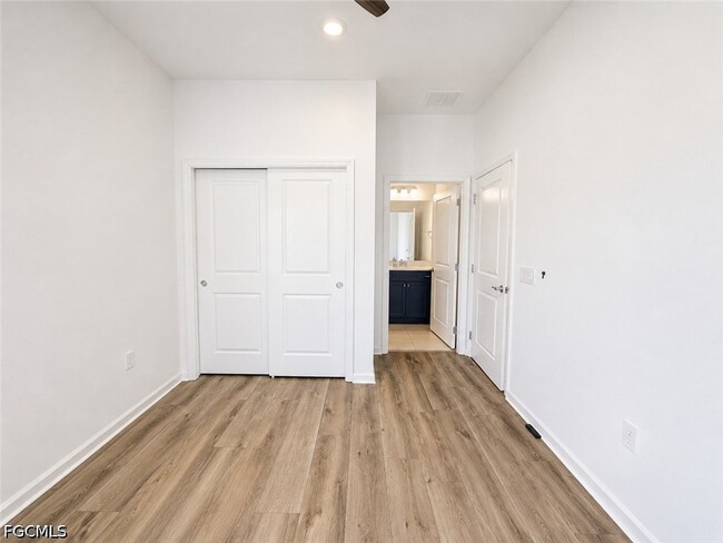 Photo - 42723 Valley Brooks St