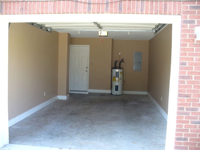 Photo - 734 Hopkins St