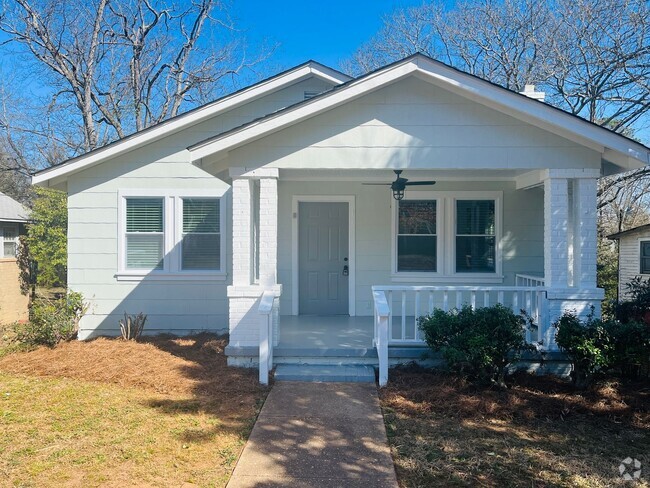 Building Photo - Adorable cottage style home with large fen...