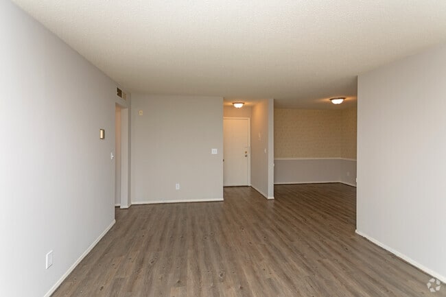 1BR, 1BA - 853SF