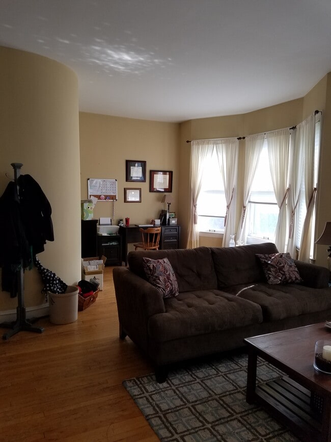 Sala de estar con vista al sur - 320 Home Ave Unidad Apt. 1