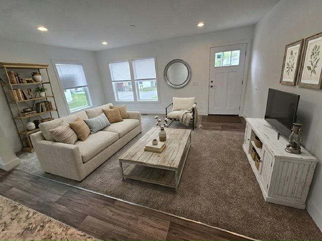 Photo - 207 Spruce Ln