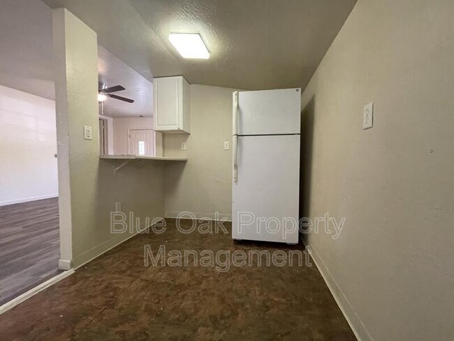 Photo - 524 W 1st Ave