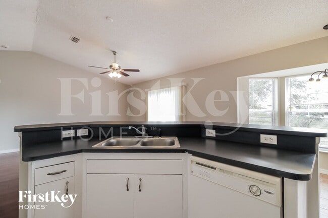 Photo - 1674 Waltz St SE