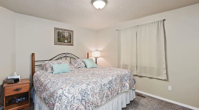 Photo - 928 Aspen Grove St