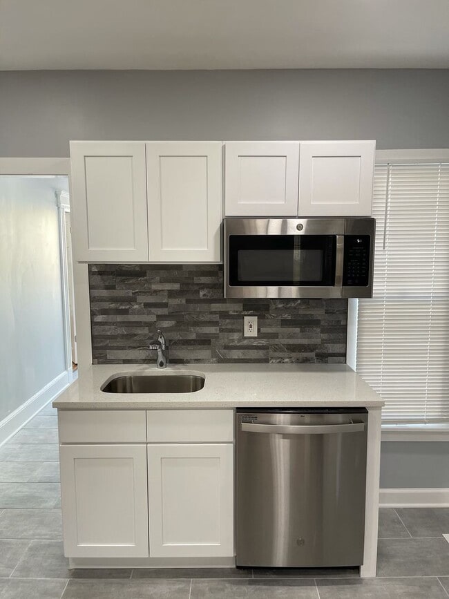 Building Photo - 402-404 Poplar St Unit 1st Fl
